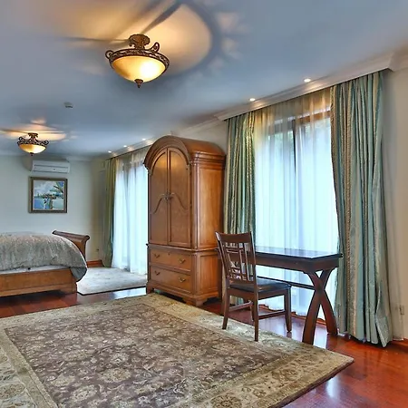 & Luxury Villa *