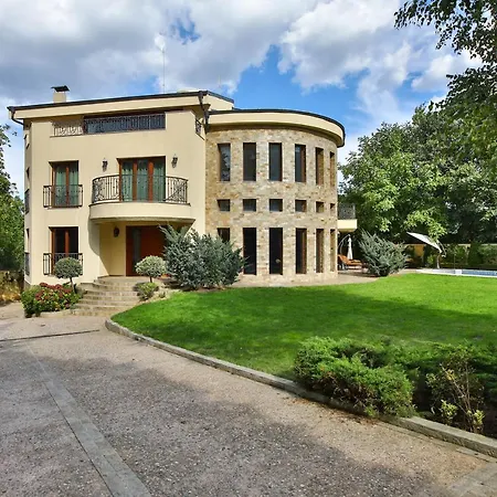 & Luxury Villa