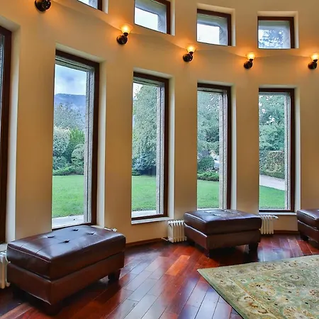 Villa & Luxury *