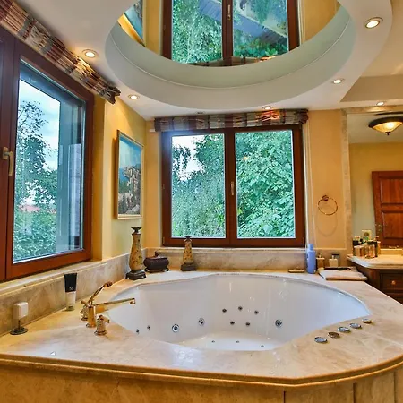 Villa & Luxury *